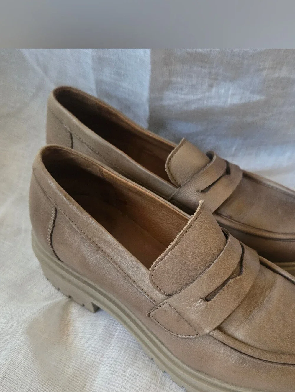Miz Mooz Legend Taupe Leather Platform Lug Sole Penny Loafers Sz 39 (8.5-9)